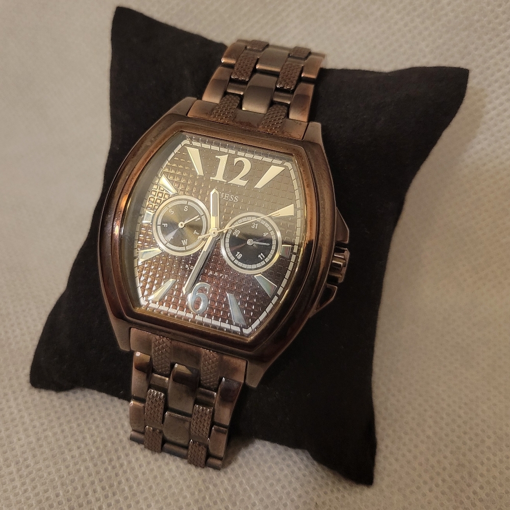 Guess Men's Brown Watch  ***Worn, Excellent Conditon Needs Battery***